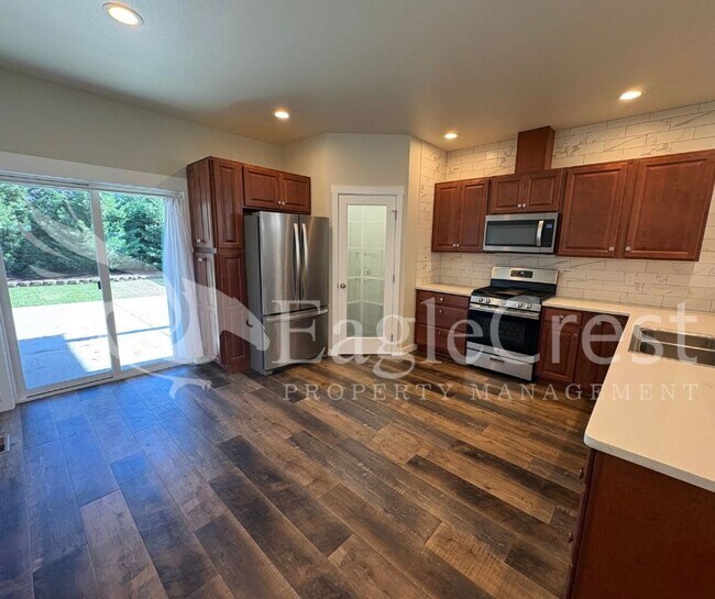 Foto del edificio - Three Bedroom, Two Bathroom Home in Eastgate