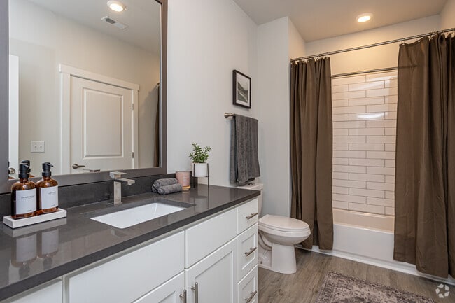 1BR, 1BA - 736SF - The Charles Florida