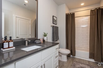 1BR, 1BA - 736SF - The Charles Florida