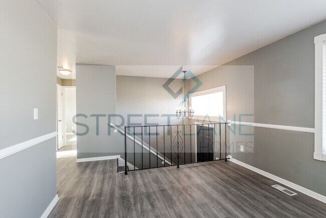 Foto del edificio - REDUCED!- Spacious 5 Bedroom in Taylorsville!