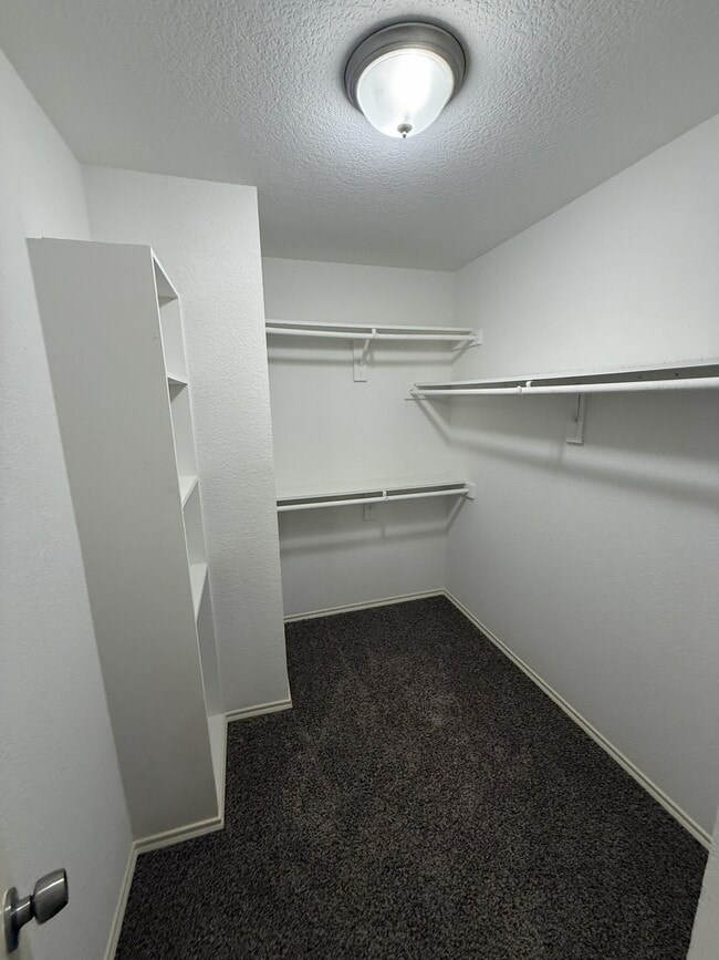 Foto del edificio - 1936 Encino Dr