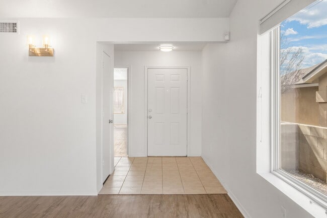 Building Photo - 11031 Deer Lodge Pl SE