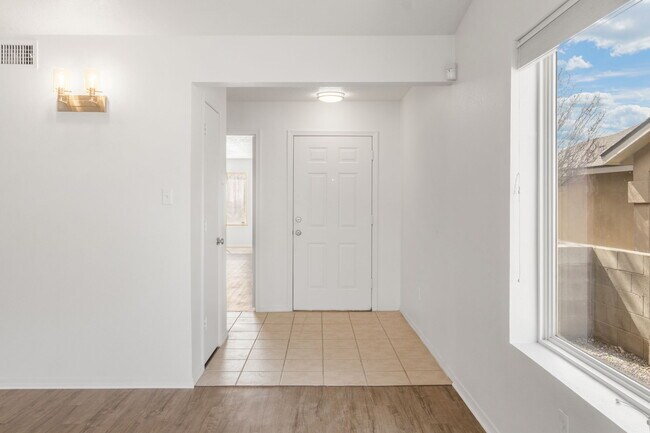 Foto del edificio - 11031 Deer Lodge Pl SE