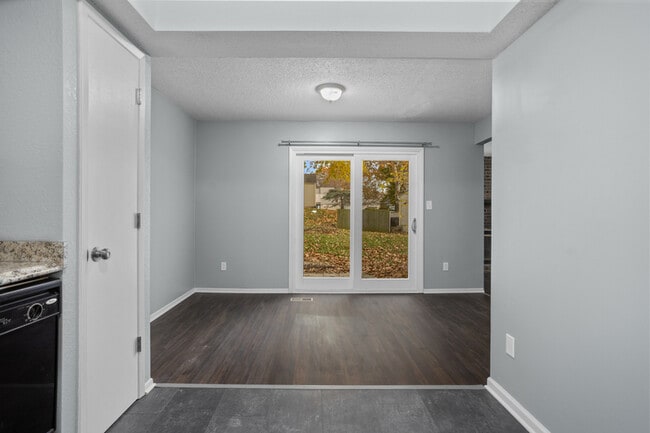 Foto del edificio - 642 NW Valleybrook Rd