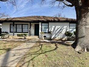 Building Photo - 920 Camp Dr