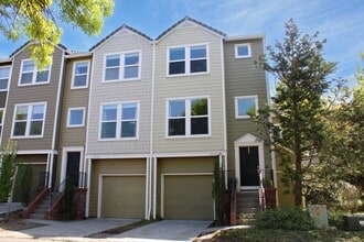 Building Photo - 2670 NW Kennedy Ct