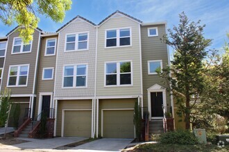 Building Photo - 2670 NW Kennedy Ct