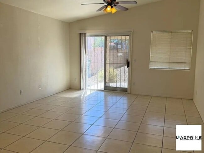 Foto del edificio - Beauty abounds in this home