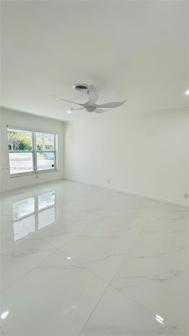 Foto del edificio - 1675 NE 45th St