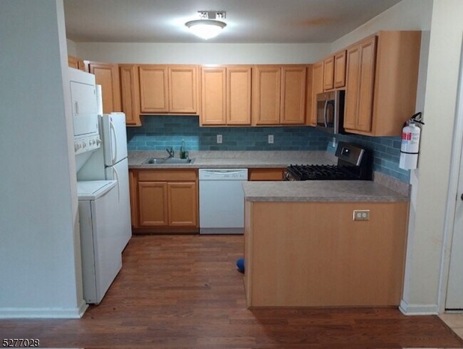 Building Photo - 142 Falcon Ridge Way S