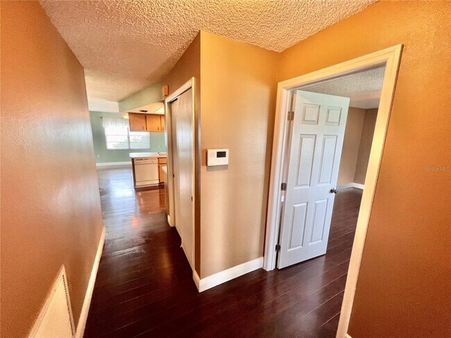 Foto del edificio - 7840 Orchid Lake Rd
