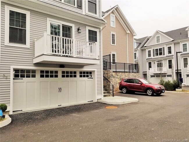 Foto del edificio - 115 Colonial Rd