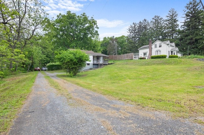 Foto del edificio - 104 Smithtown Rd