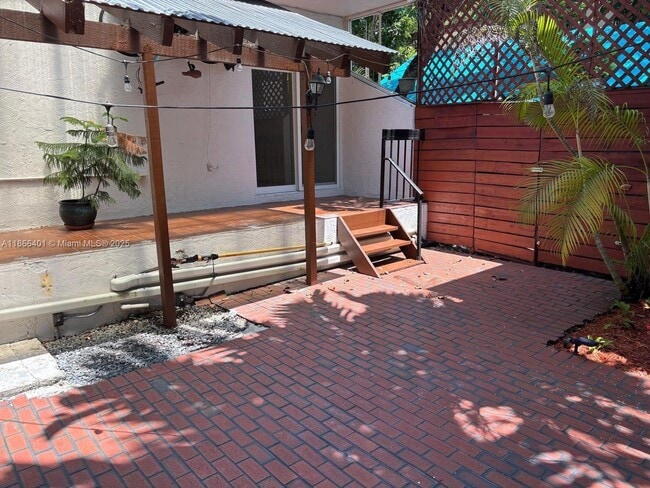 Foto del edificio - 3030 Bird Ave
