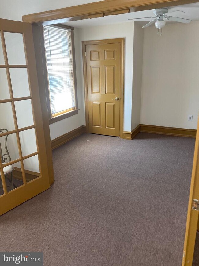 Foto del edificio - 5439 Whitby Ave