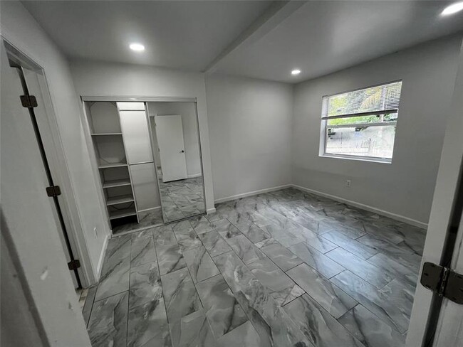 Foto del edificio - 136 NE 60th St