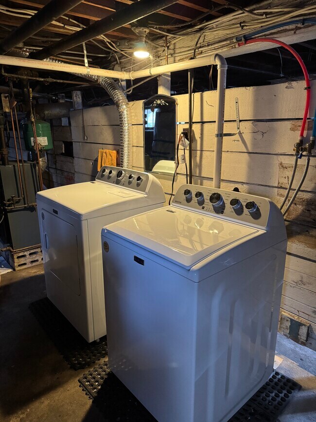 Foto del edificio - 75 Pinkert St