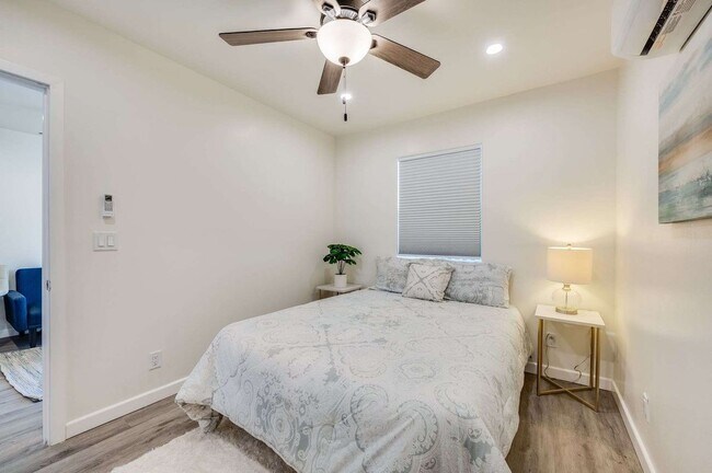 Foto del edificio - 1902 E Chevy Chase Dr