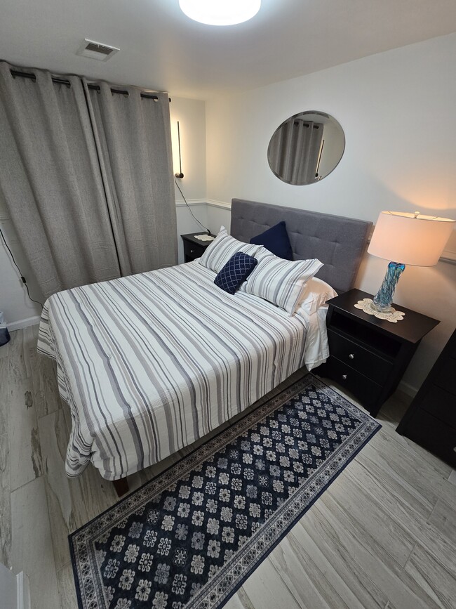 Building Photo - 619 Irving St NW