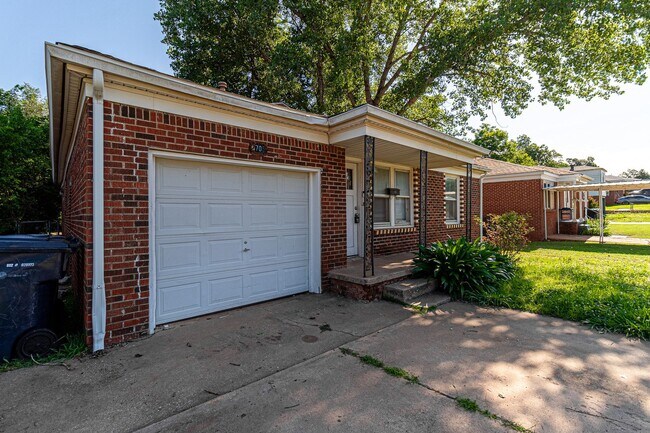 Foto del edificio - 3 Bed 2 Bath in OKC!