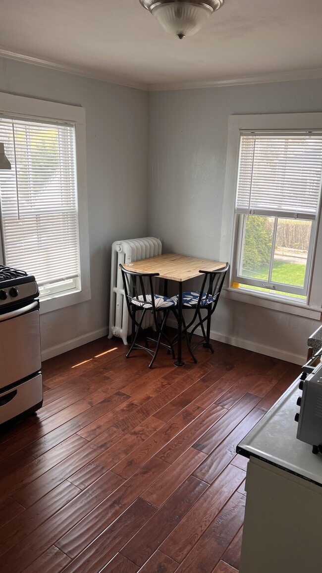 Full kitchen - 42 Shore Ln