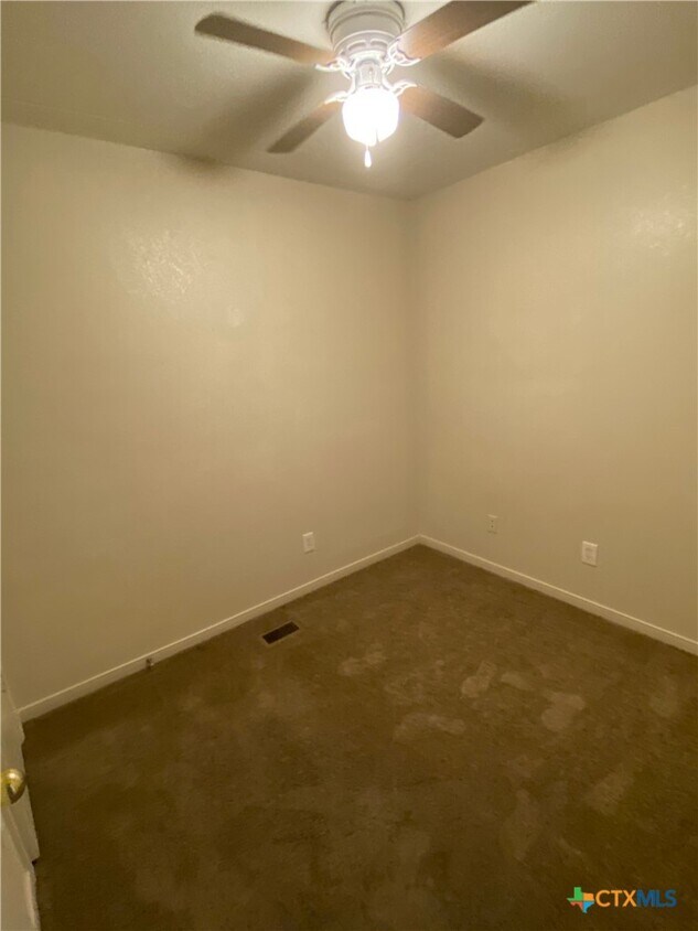 Building Photo - 3202 Hereford Ln