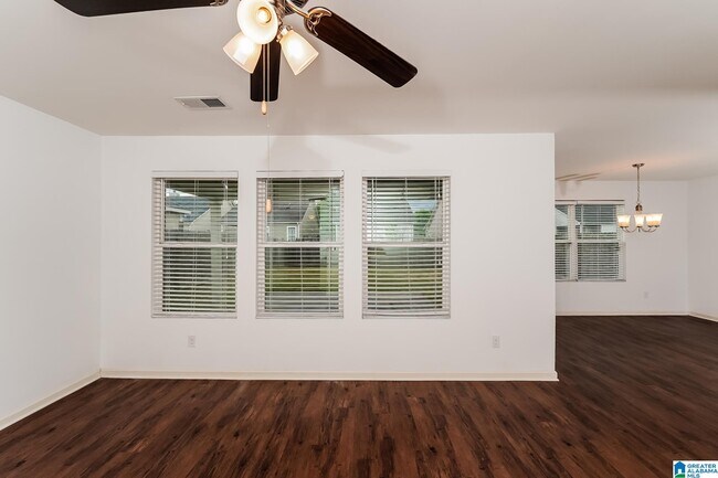 Foto del edificio - 915 Hawthorn Ln