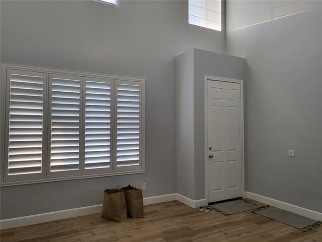 Building Photo - 16348 Creekside Pl