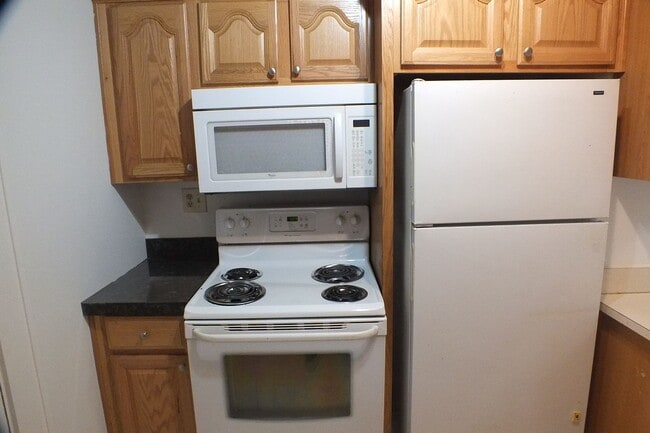 Building Photo - 1 Bedroom Duplex!