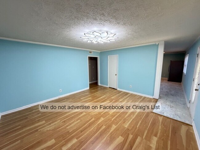 Building Photo - Eaglewood- Metric