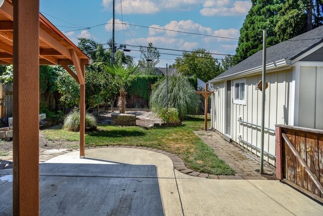 Foto del edificio - 4 Bedroom 2 Bathroom Home in Salem