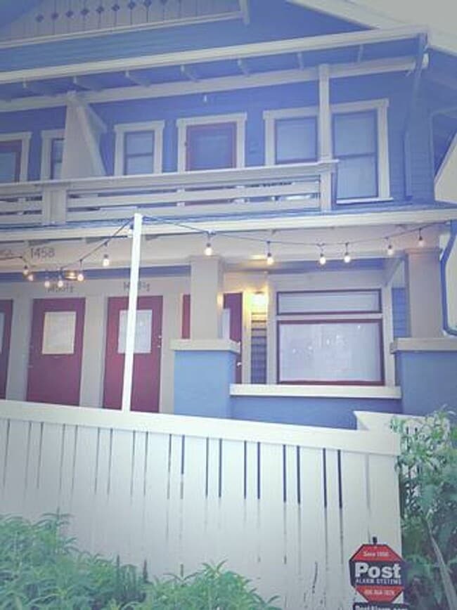 Building Photo - A Charming 2 Bed / 1 Bath with Bonus Space in Prime Echo Park Location