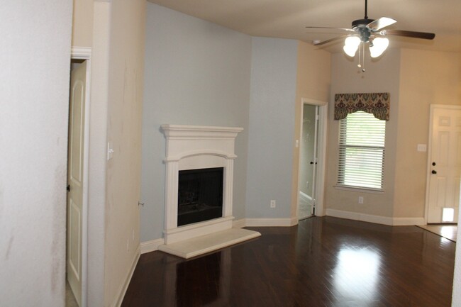 Building Photo - 792 Ruffian Way