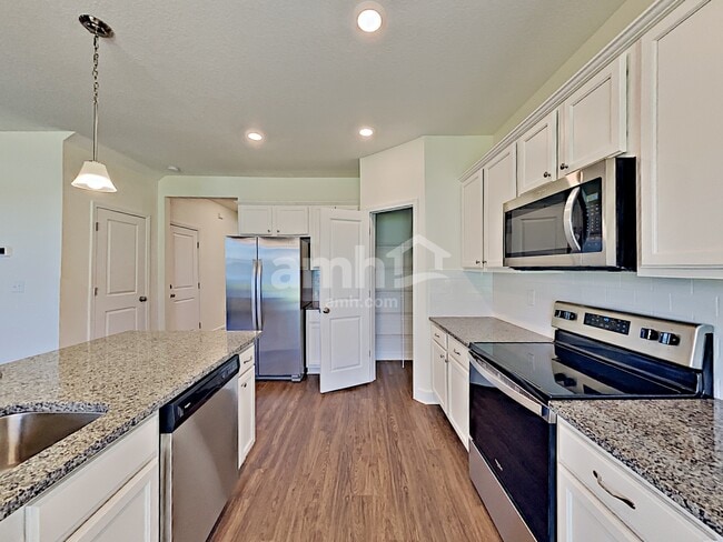 Foto del edificio - 3015 Creek Village Ln