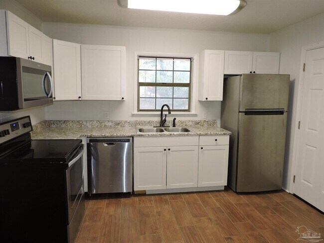 Foto del edificio - 5720 Fairway Dr