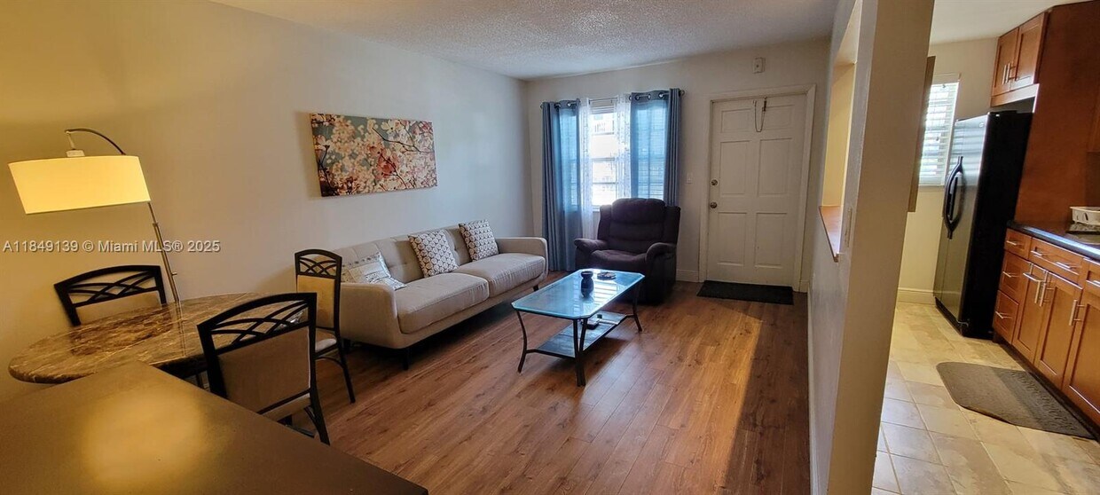 Foto principal - 415 NE 2nd St