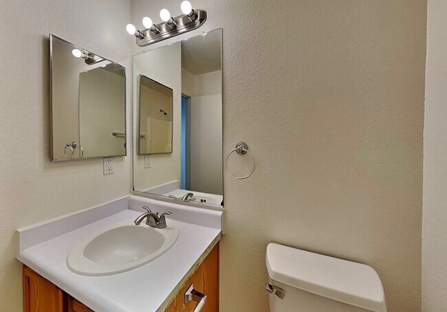 Foto del edificio - 205 E Valley View Dr