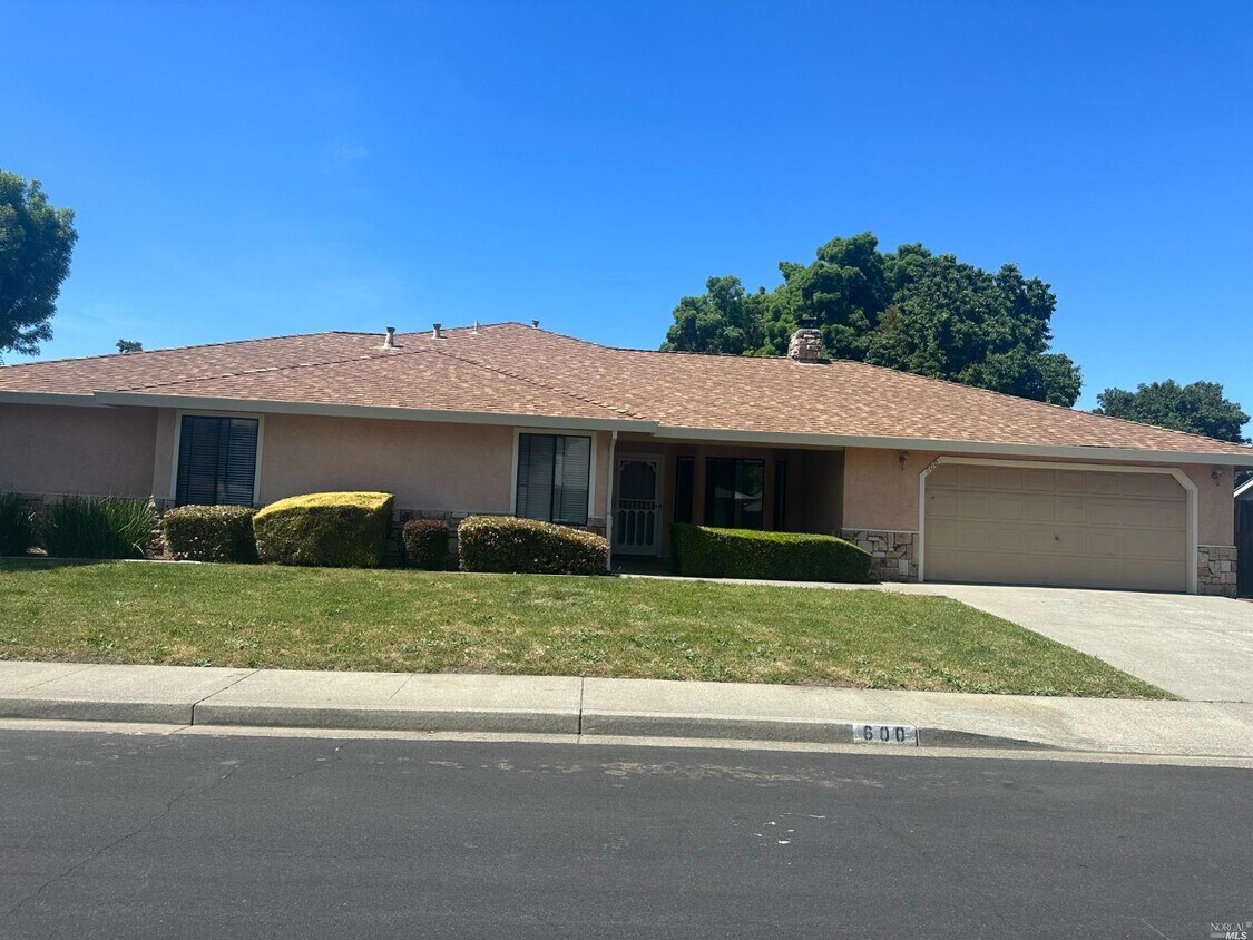 600 Tiburon Ln, Vacaville, CA 95687 Townhome Rentals in Vacaville CA