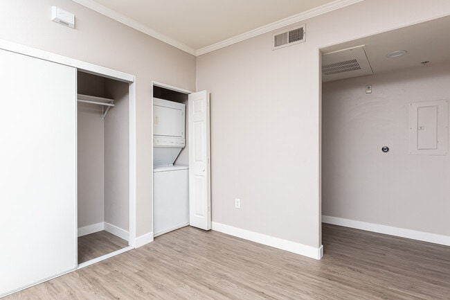 Building Photo - 1501 Front St