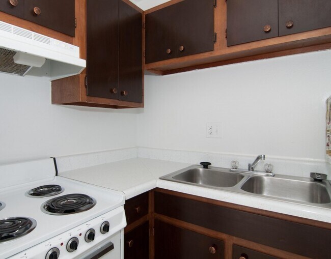 Foto del edificio - Lancer Townhouses and Apartments