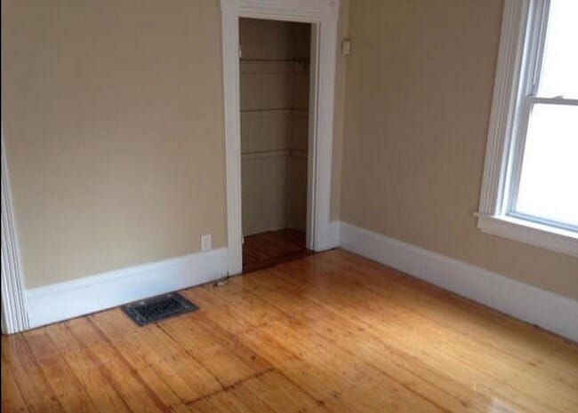Building Photo - Single-Family House in Allston, In-Unit Laundry, Eat-in Kitchen, Big Bedrooms