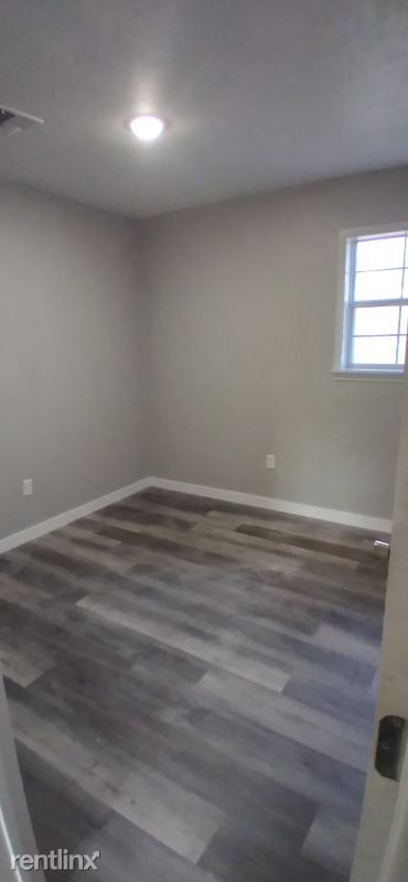 Building Photo - 3 br, 1 bath House - 310 East Chesnut