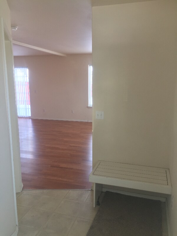 Foto del edificio - 8023 E 6th Ave