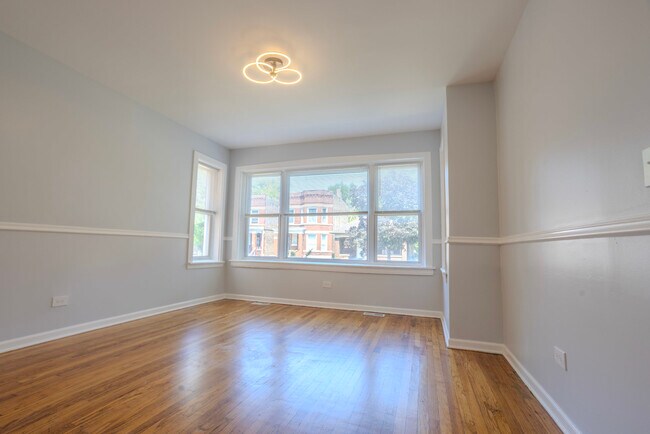 Building Photo - 1523 E 74th Pl