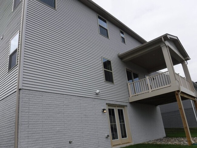 Building Photo - 6 Dean Ln