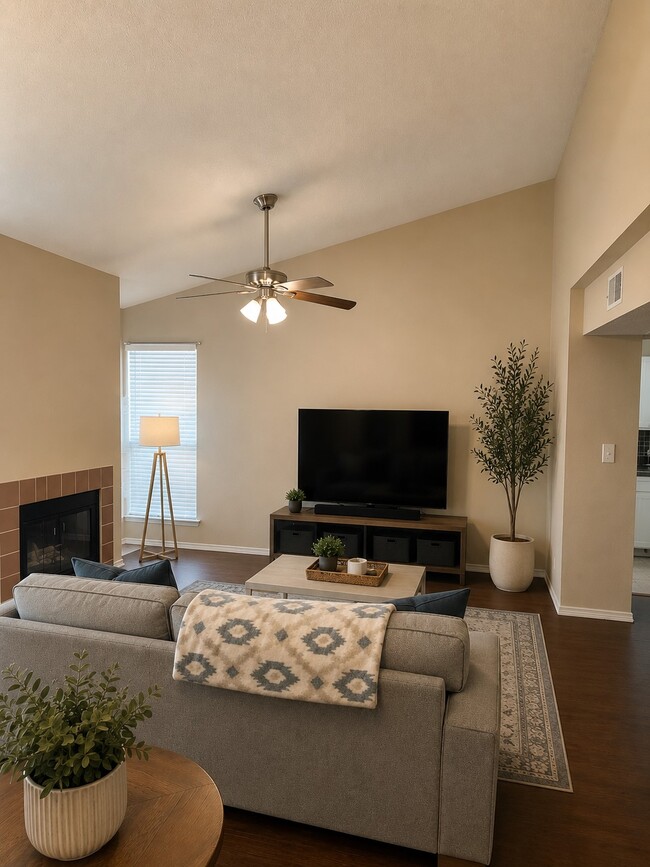 Building Photo - 7134 N Holiday Dr