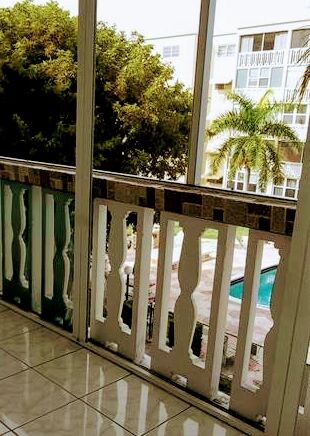 Building Photo - 218 NE 12th Ave