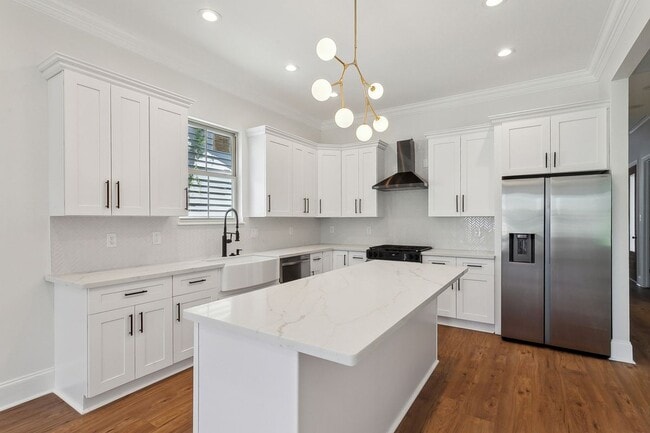 Building Photo - 606 Whitney Ave.