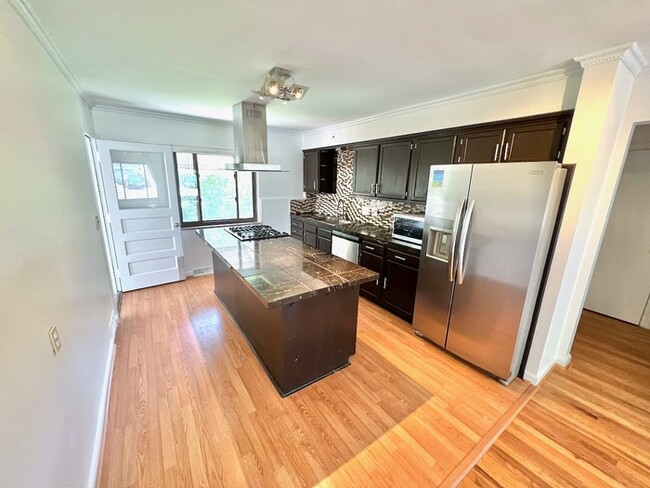 Building Photo - Maderia Ranch with Finished Basement!