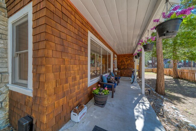 Building Photo - Lovely home with lake views available for ...